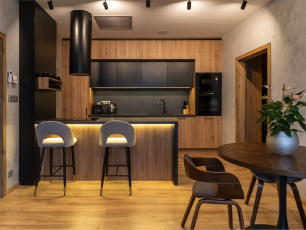 Apartment kitchenette at Holiday Inn Žilina.