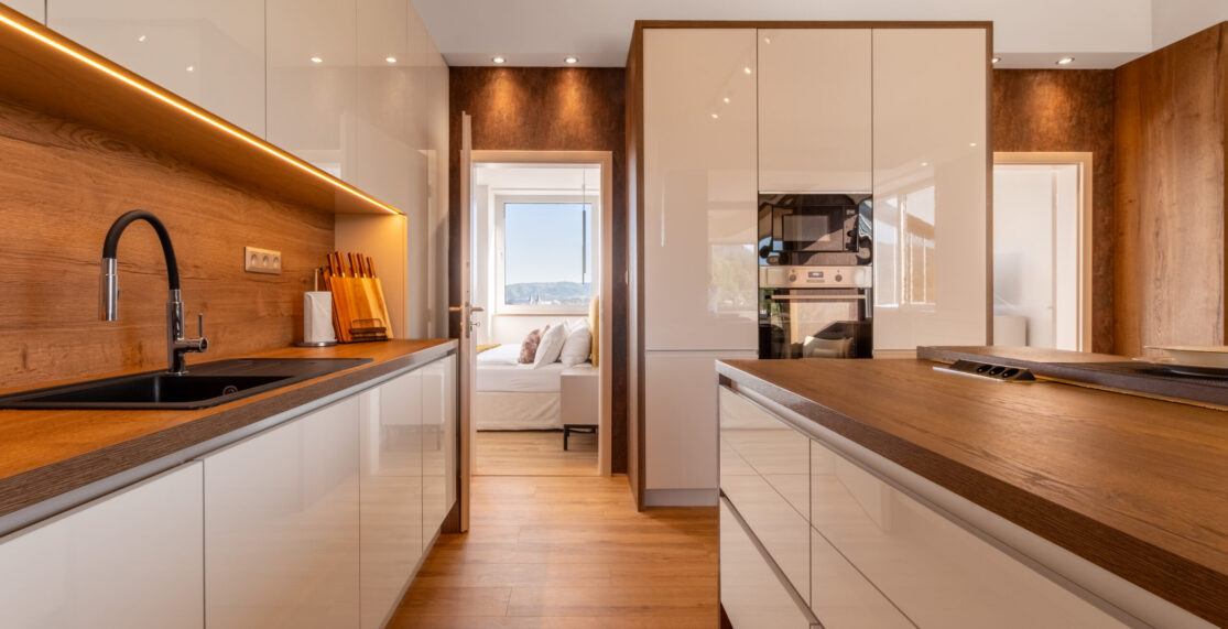 Apartment kitchenette at Holiday Inn Žilina.